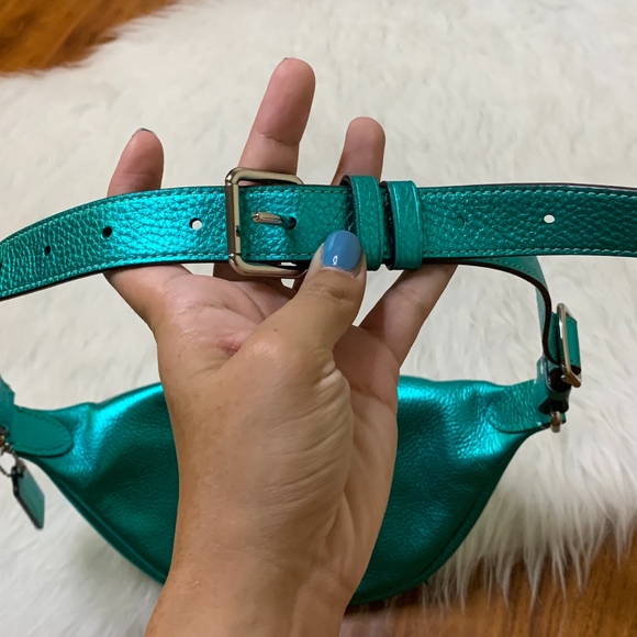 💥SOLD💥Coach Green metallic pebbled leather fanny - Picture 7 of 7